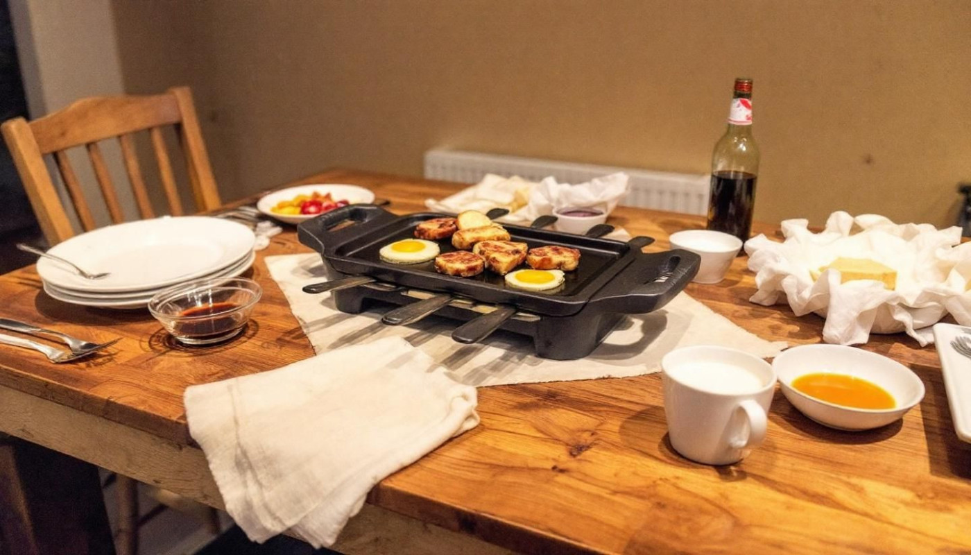 Comment organiser une soirée raclette inoubliable ?